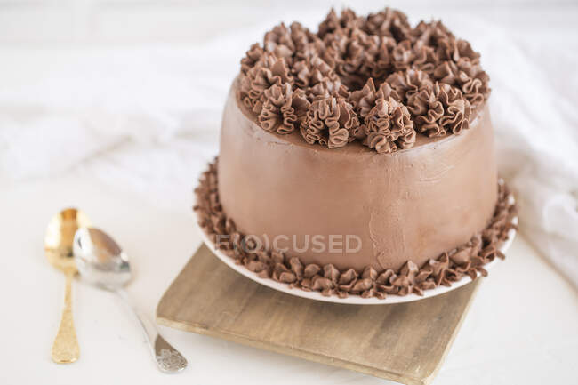 Blick von oben auf einen Schokoladenkuchen — Stockfoto