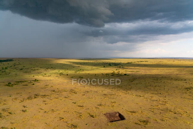 Nuvens de tempestade sobre o mato, Quênia — Fotografia de Stock
