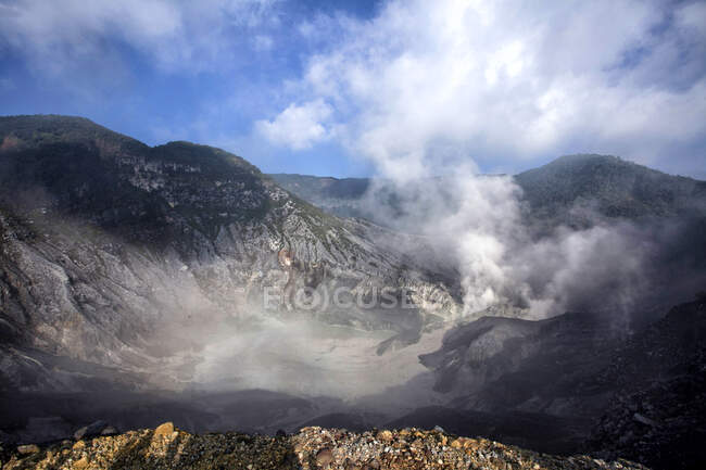 Tangkuban Perahu Krater, Bandung, Westjava, Indonesien — Stockfoto