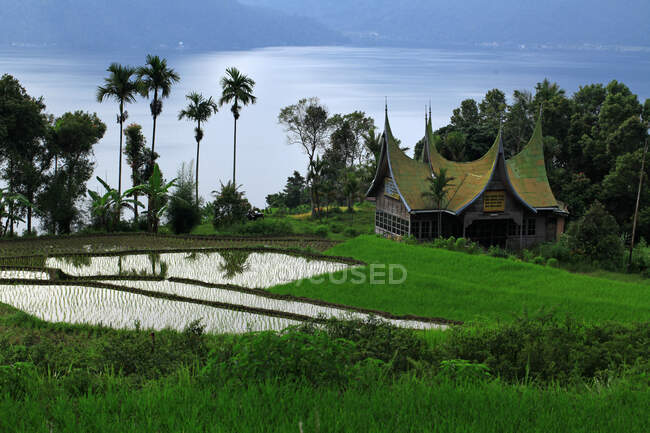 Temple près du lac Maninjau, Sumatra Ouest, Indonésie — Photo de stock
