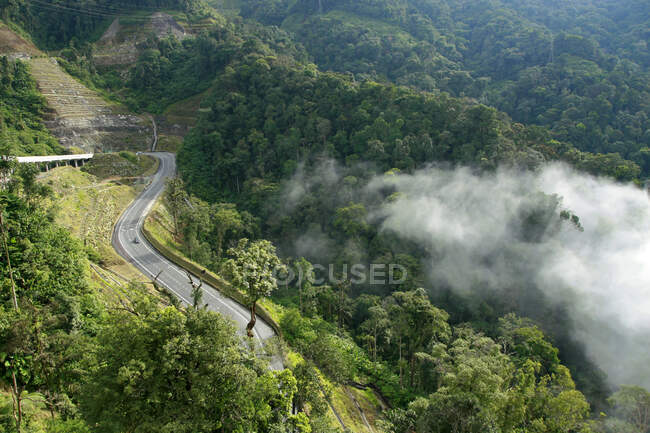Plano escénico de la carretera a través de Genting Highlands, Malasia - foto de stock