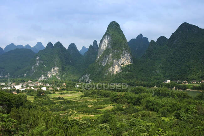 Hügellandschaft aus Kalkstein, Guilin, Guangxi, China — Stockfoto
