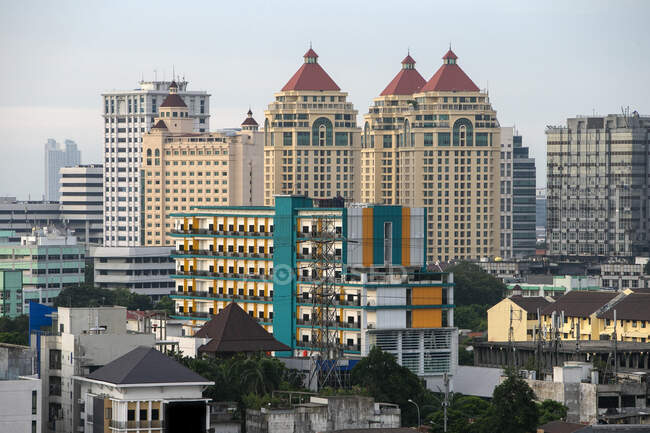 Jakarta vue sur le paysage urbain le jour de l'été, Indonésie — Photo de stock
