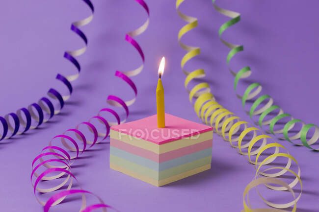 Conceptual birthday cake and streamers — Stock Photo