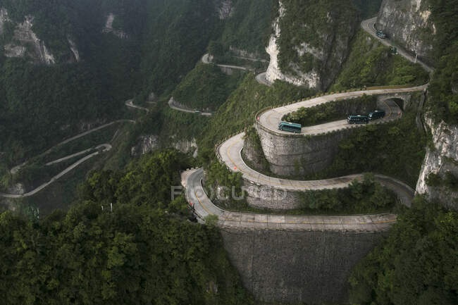 Route sinueuse, montagne Tianmen, Zhangjiajie, Hunan, Chine — Photo de stock