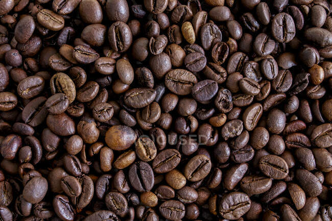 Vollbild-Aufnahme gerösteter Kaffeebohnen — Stockfoto