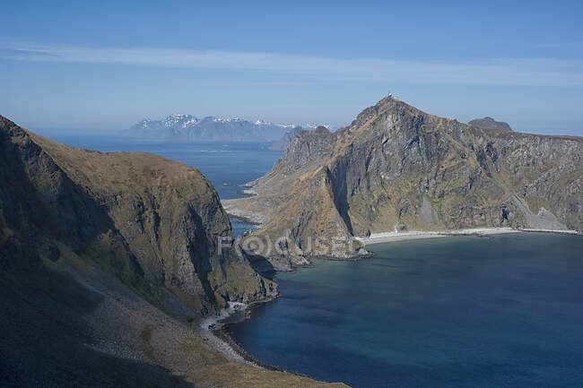 Vue au nord de la Vaeroy depuis le Mt Mastadfjellet, Lofoten, Nordland, Norvège — Photo de stock