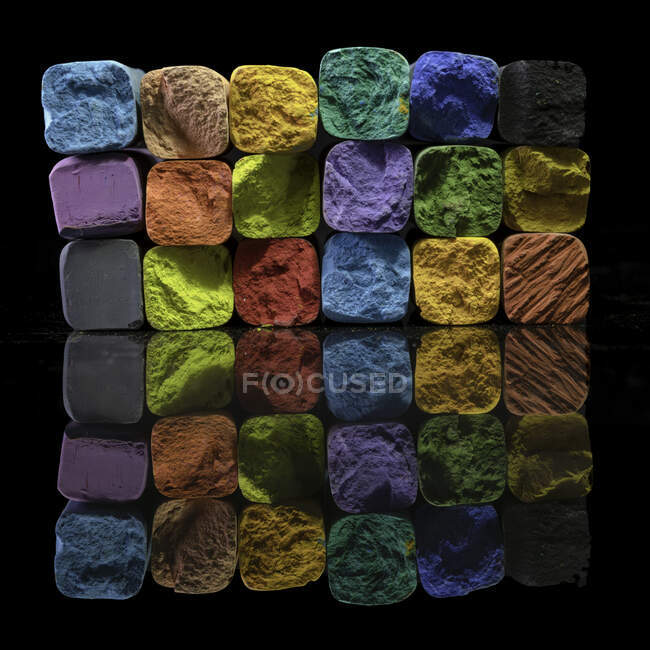 Pila di gesso multicolore — Foto stock