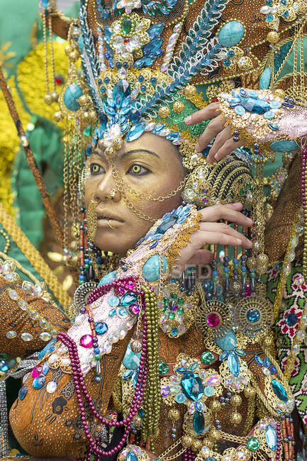Homme indonésien en costume traditionnel, Java, Indonésie — Photo de stock