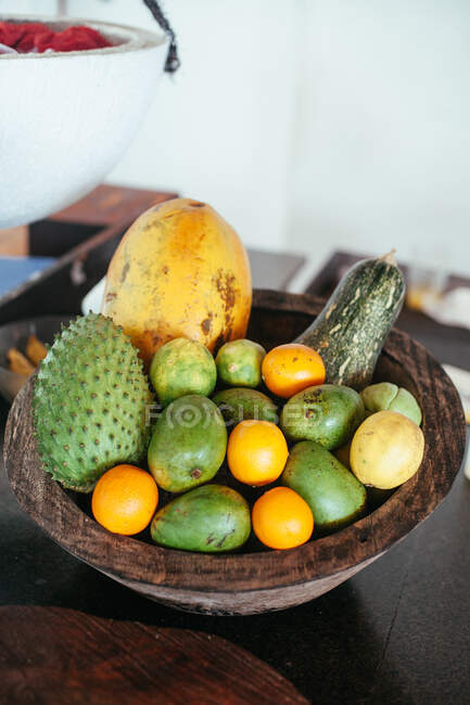 Un mucchio di banane appese all'aperto, Seychelles — Foto stock