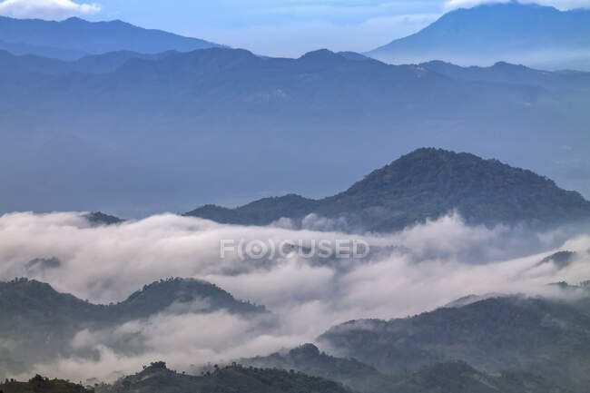 Сценарий горы Аргапура, Маджаленга, Чиребон, Западная Ява, Индонезия — стоковое фото