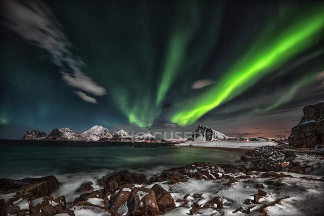 Plan panoramique de aurores boréales, Lofoten, Nordland, Norvège — Photo de stock