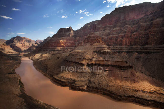 Colorado Fluss fließt durch Grand Canyon, Arizona, Vereinigte Staaten — Stockfoto