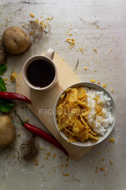 Tofu frit avec sauce et piment — Photo de stock
