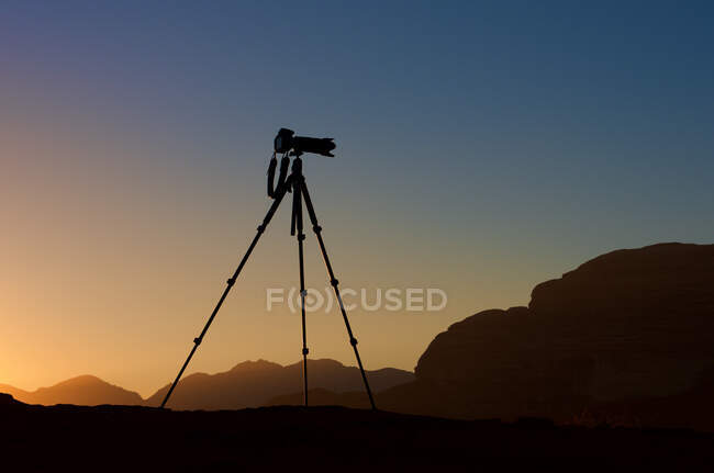 Télescope au sommet de la montagne. — Photo de stock