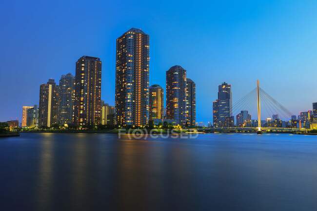 Panoramic view of big town on shore of river at sunny day — Stock Photo