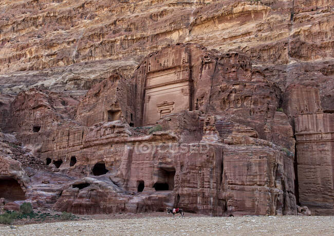 Ancient architecture, carved building in rock — Stock Photo