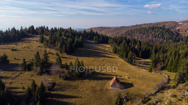 Paisaje rural de montaña, Bosnia y Herzegovina - foto de stock