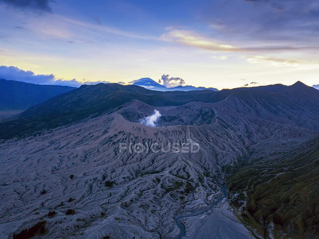 Tramonto sul Monte Bromo al Bromo Tengger Semeru National Park, Giava orientale, Indonesia — Foto stock