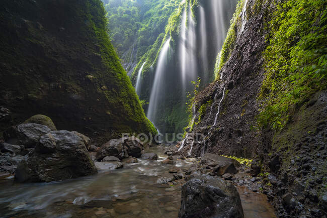 Madakaripura Wasserfall, Ostjava, Indonesien — Stockfoto