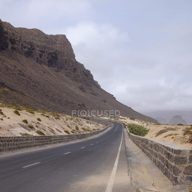 Scenic shot of Mountain road, Sao Vicente, Cape Verde — Stock Photo