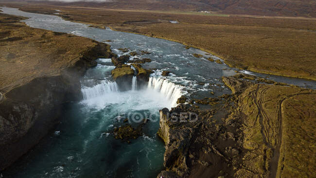 Vista aérea de la cascada Godafoss, Bardardalur, Islandia - foto de stock