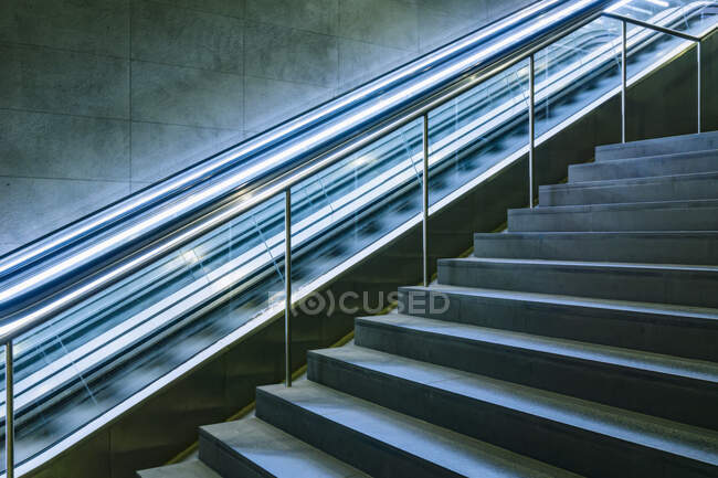 Empty escalator in a city — Stock Photo
