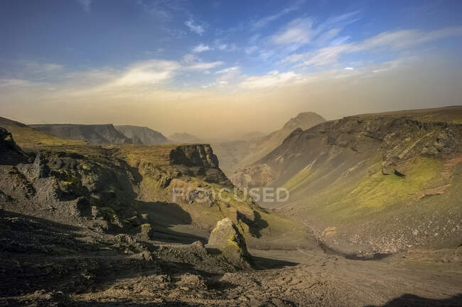 Paesaggio drammatico lungo il Landmanalaugar al sentiero escursionistico Thorsmork, Islanda meridionale, Islanda — Foto stock