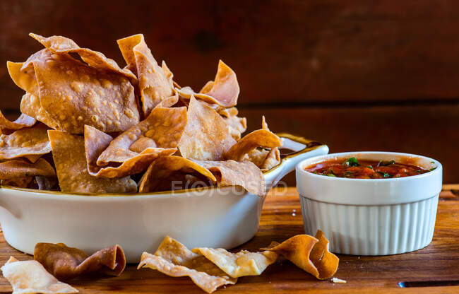 Mexican corn tortilla chips with tomato salsa dip — Stock Photo