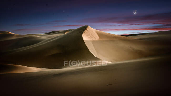 Dramatic sky over Mesquite Flat sand dunes at sunrise, Death Valley, California, USA — Stock Photo