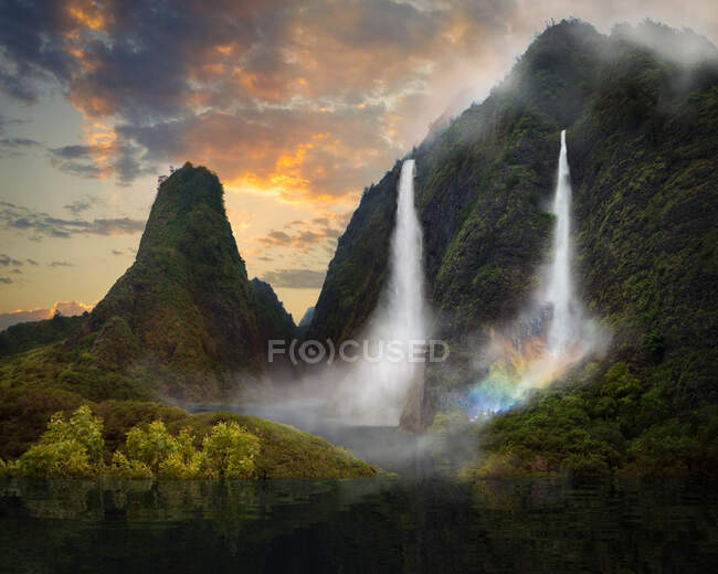 Regenbogen fällt, iao needle state park, hawaii, usa — Stockfoto