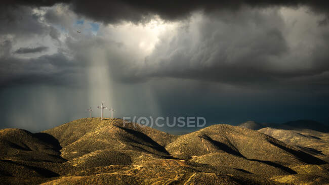 Sunlight beaming down on three Crosses on a Hill, Lake Elsinore, California, USA — Stock Photo