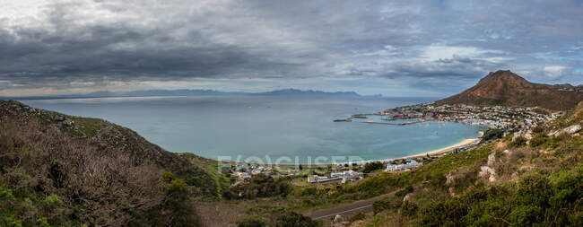 Vista aérea de Simon Town às margens de False Bay, perto de Cape Town, Western Cape, África do Sul — Fotografia de Stock