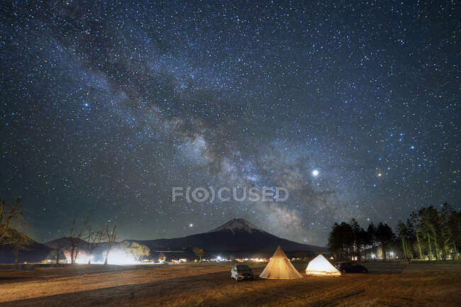 Night time long exposure landscape photography.the milky way — Stock Photo