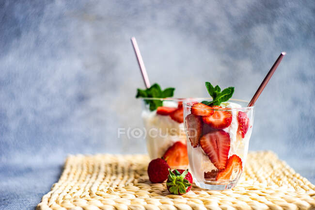 Summer ice cream dessert served with strawberries and mint — Stock Photo