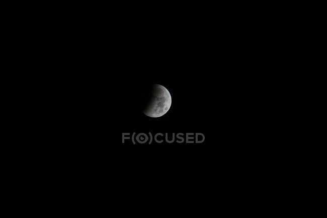 Повний місяць під час повного місячного затемнення. — стокове фото