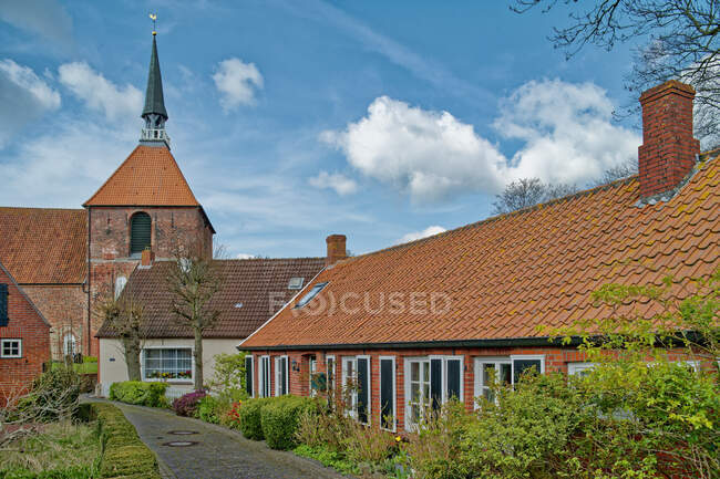 Dorfbild, Rhysum, Ostfriesland, Niedersachsen, Deutschland — Stockfoto