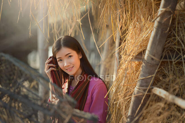 Портрет красивой женщины на ферме, Таиланд — стоковое фото
