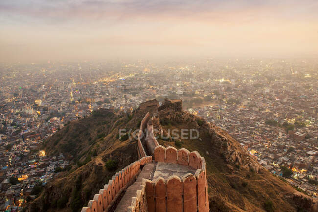 Vue aérienne de Jaipur depuis le fort de Nahargarh au coucher du soleil, Rajasthan, Inde — Photo de stock
