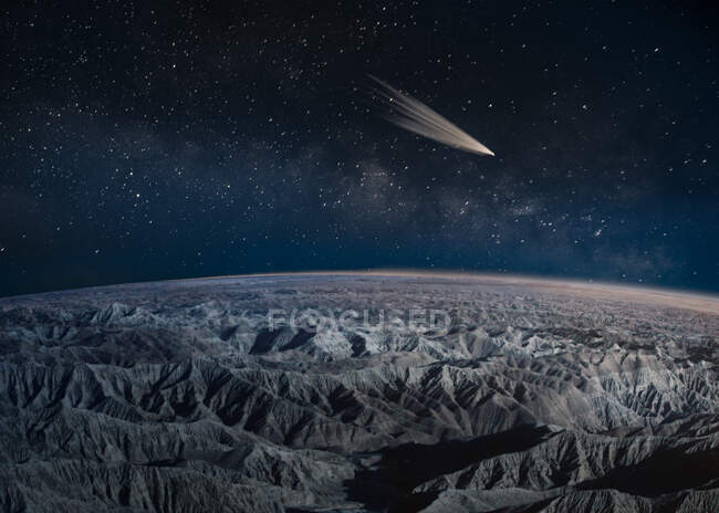 Cometa che passa sopra calanchi desertici, California, Stati Uniti — Foto stock