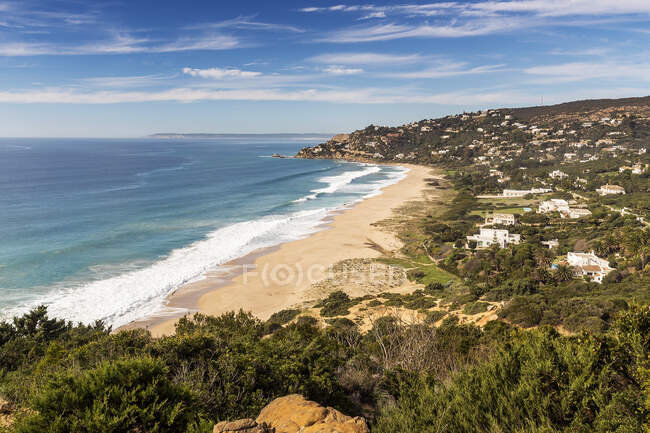 Veduta aerea della spiaggia di Los Alemanes da Zahara de Los Atunes, Cadice, Andalusia, Spagna — Foto stock