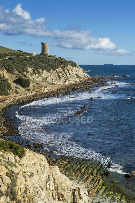 Torre Guadalmesi cerca de Tarifa, provincia de Cádiz, Andalucía, España - foto de stock