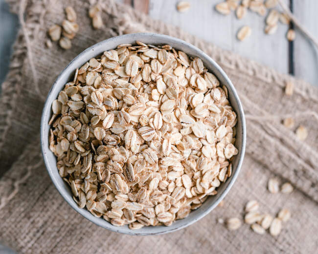 Overhead view of a bowl of Rolled oats — Stock Photo