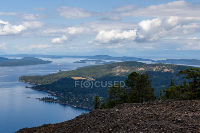 Coastal landscape with cloudy sky, British Columbia, Canada — Stock Photo