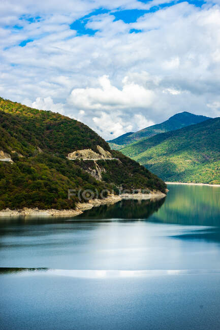 Reservatório de Zhinvali em Cáucaso, Zhinvali, Geórgia — Fotografia de Stock