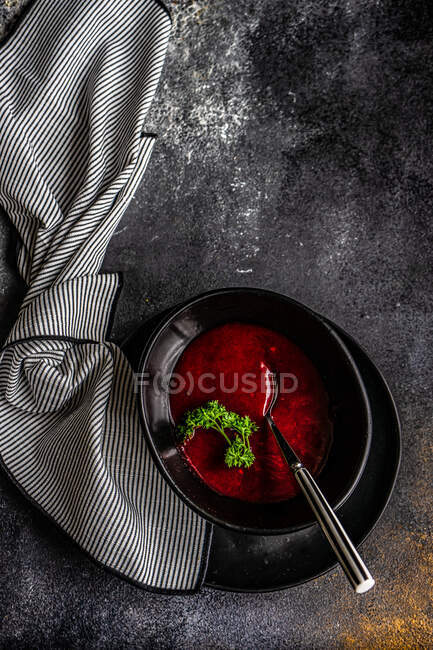 Bowl of creamy beetroot soup with chili and parsley — Stock Photo