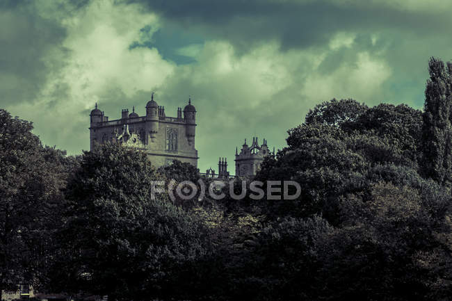 Castillo en la noche - foto de stock