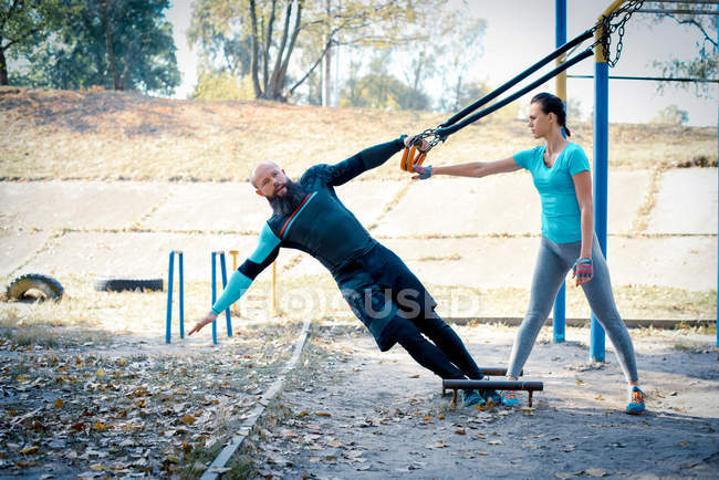 Couple in sportswear exercising together — Stock Photo