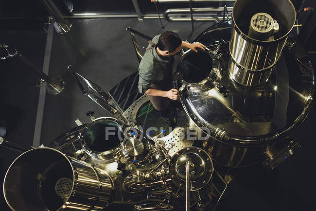 Tanque de inspeção cervejeiro — Fotografia de Stock