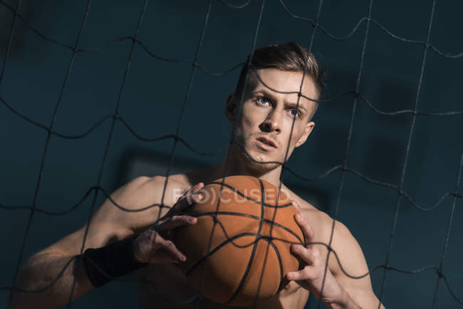 Sporty man with basketball ball — Stock Photo